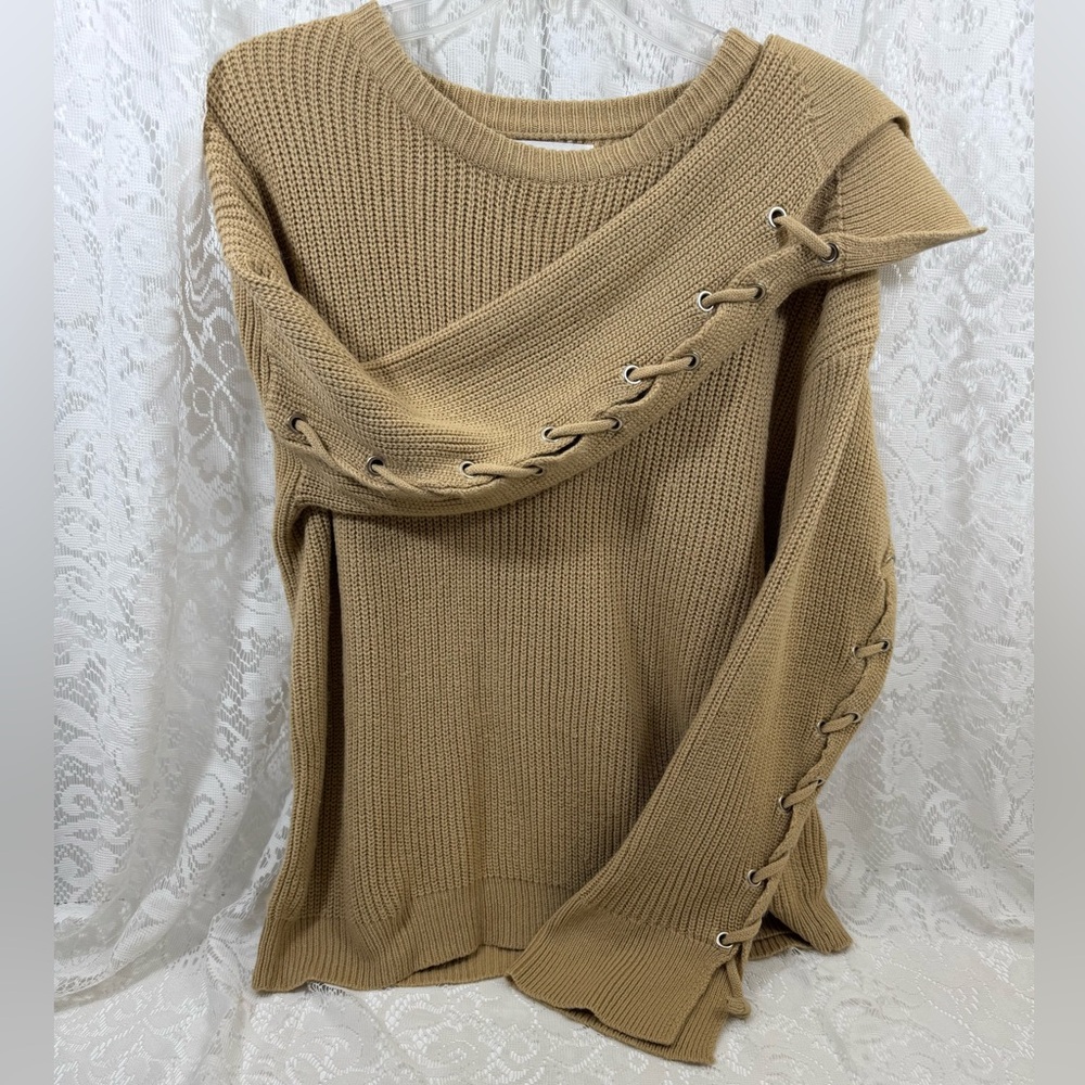 Long sleeve Western inspired sweater with Bell sleeves grommets Tan Women’s L